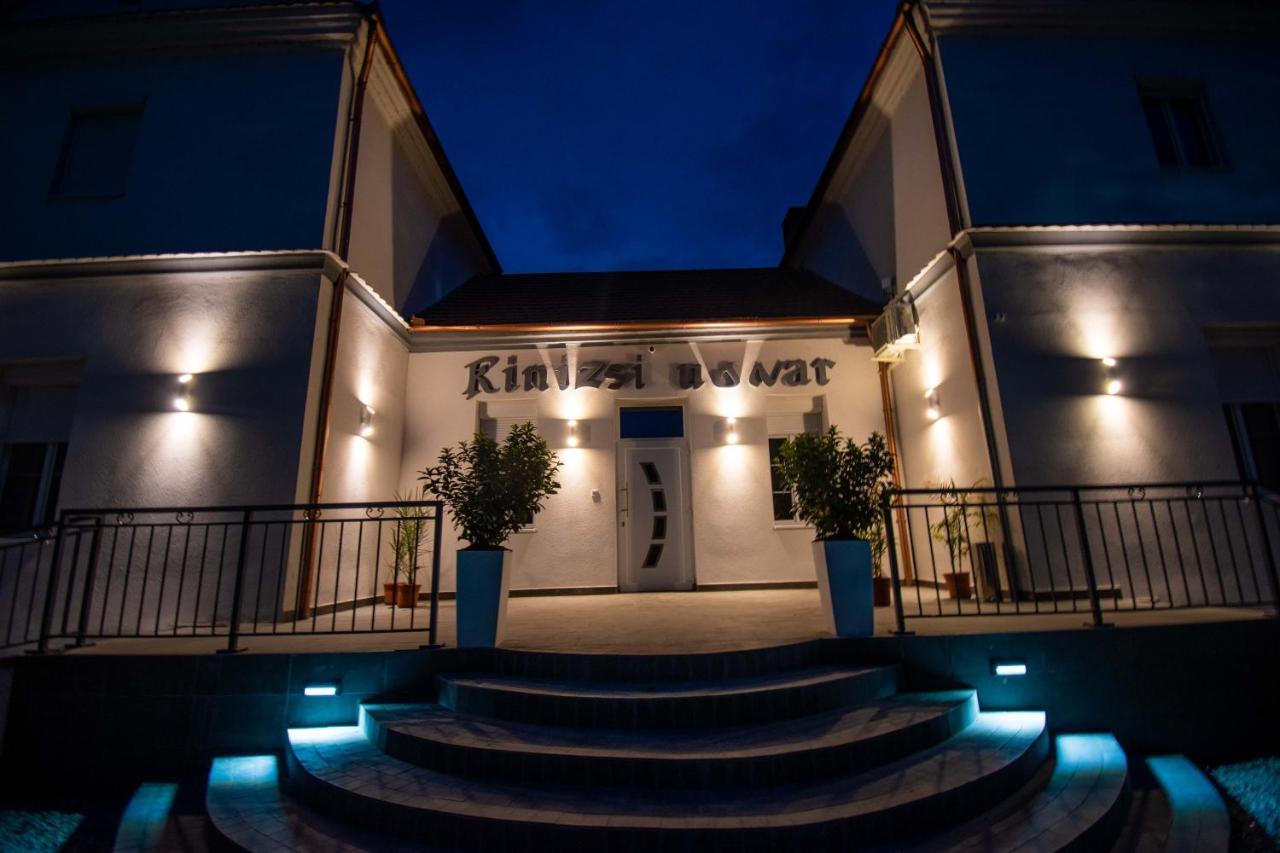 Kinizsi Udvar Apartmanhaz Balatonboglár Εξωτερικό φωτογραφία