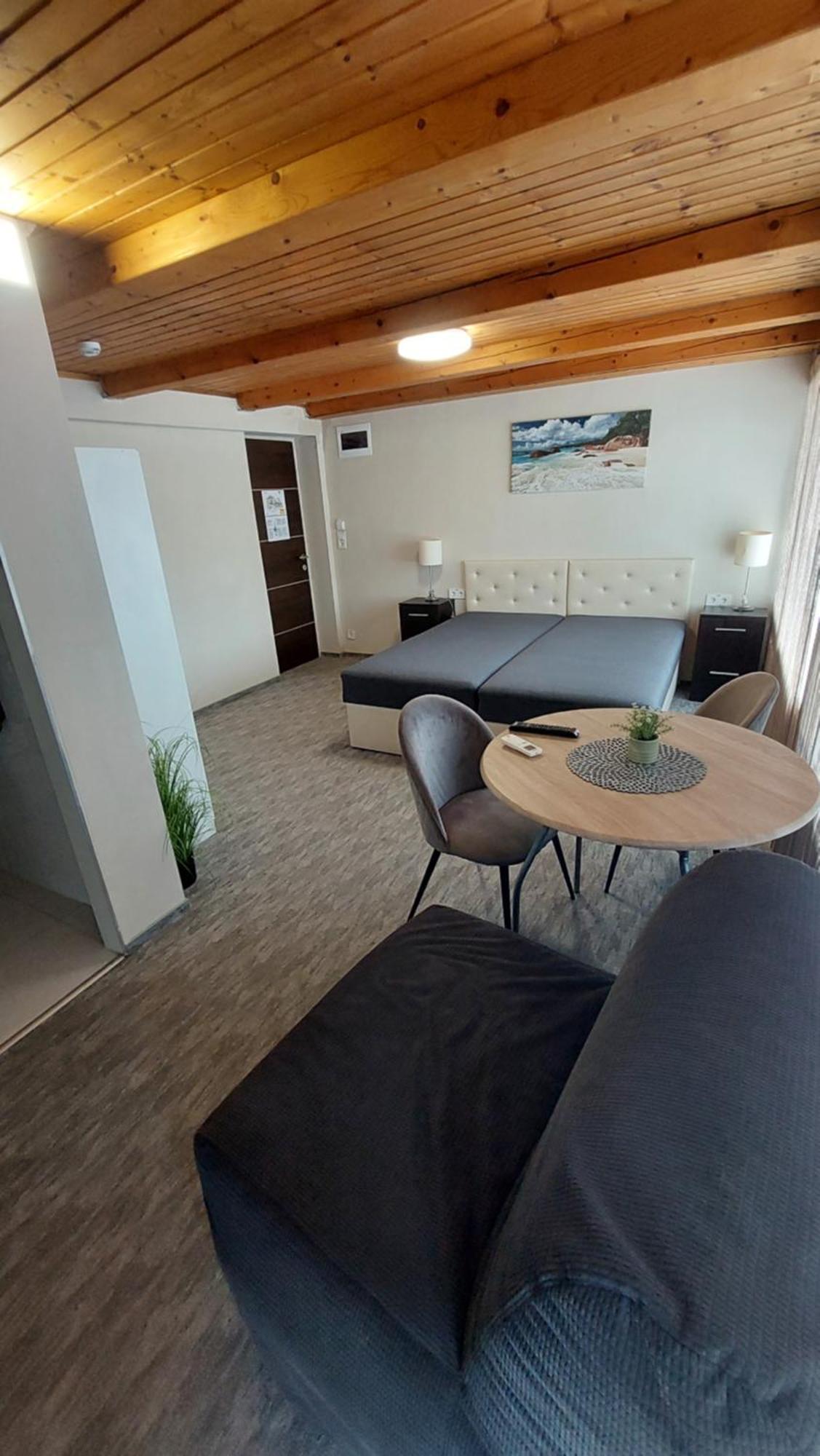 Kinizsi Udvar Apartmanhaz Balatonboglár Εξωτερικό φωτογραφία